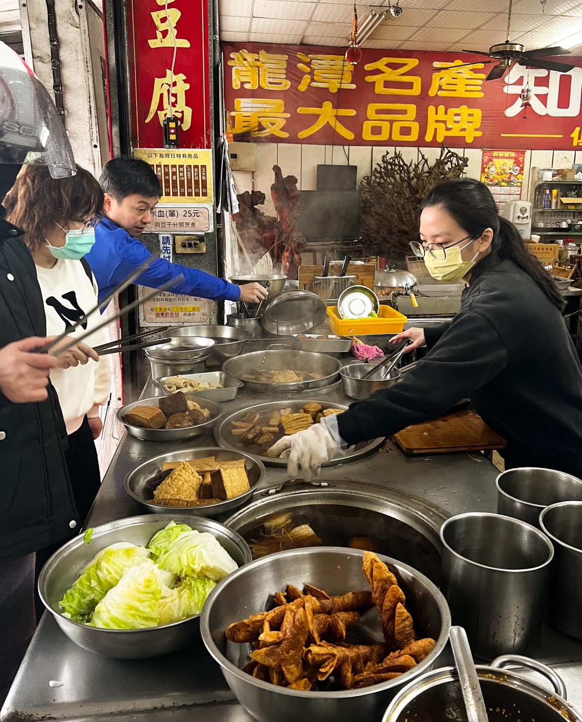 桃園石門水庫美食懶人包|石門水庫散步+「大石門活魚老店」五吃,必買黃大目大溪豆干 - 第20張圖 黃大目大溪豆干門市,避開大溪老街人潮的在地名店