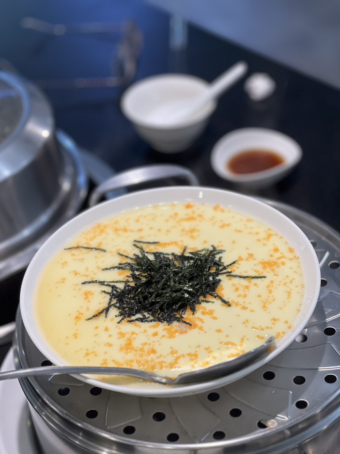 【板橋美食推薦】蒸天下海鮮蒸氣火鍋|活龍蝦現蒸上桌!兩人豪華套餐 $2280 吃得到極致鮮甜 - 第10張圖 【板橋美食推薦】蒸天下海鮮蒸氣火鍋|活龍蝦現蒸上桌!兩人豪華套餐 $2280 吃得到極致鮮甜