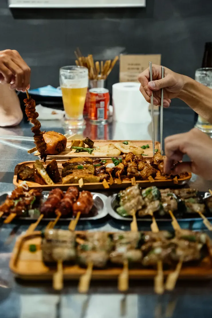 台北大安區外帶美食推薦|路邊烤肉 wildbbq:在家也能享受的炭火靈魂!內附神級居家復熱小技巧 - 第2張圖 台北大安區外帶美食推薦|路邊烤肉 wildbbq:在家也能享受的炭火靈魂!內附神級居家復熱小技巧