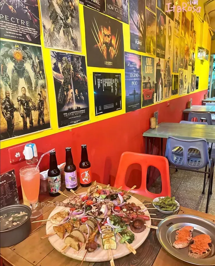 淡水宵夜推薦｜路邊烤肉 WildBBQ 滬尾店：資深吃貨的私藏清單，5 串入魂必點與神組合全解析