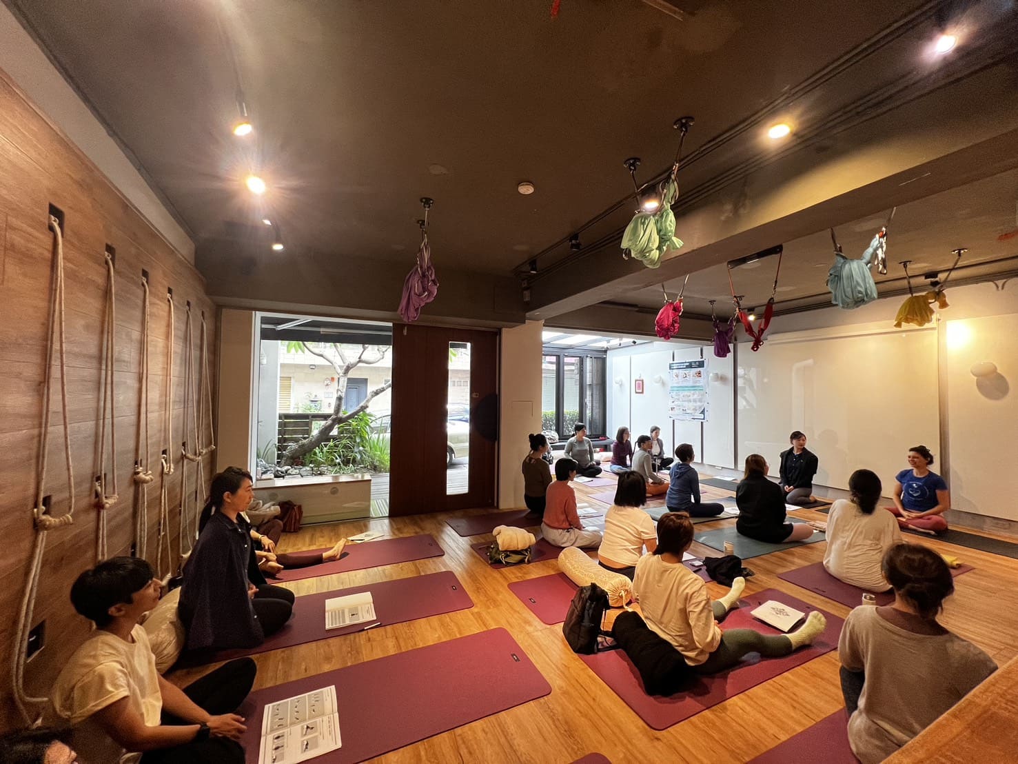 【心靈棲所】在城市綠意中，與尼古瑪瑜珈的相遇｜莎卡麗老師 12 小時培訓心得